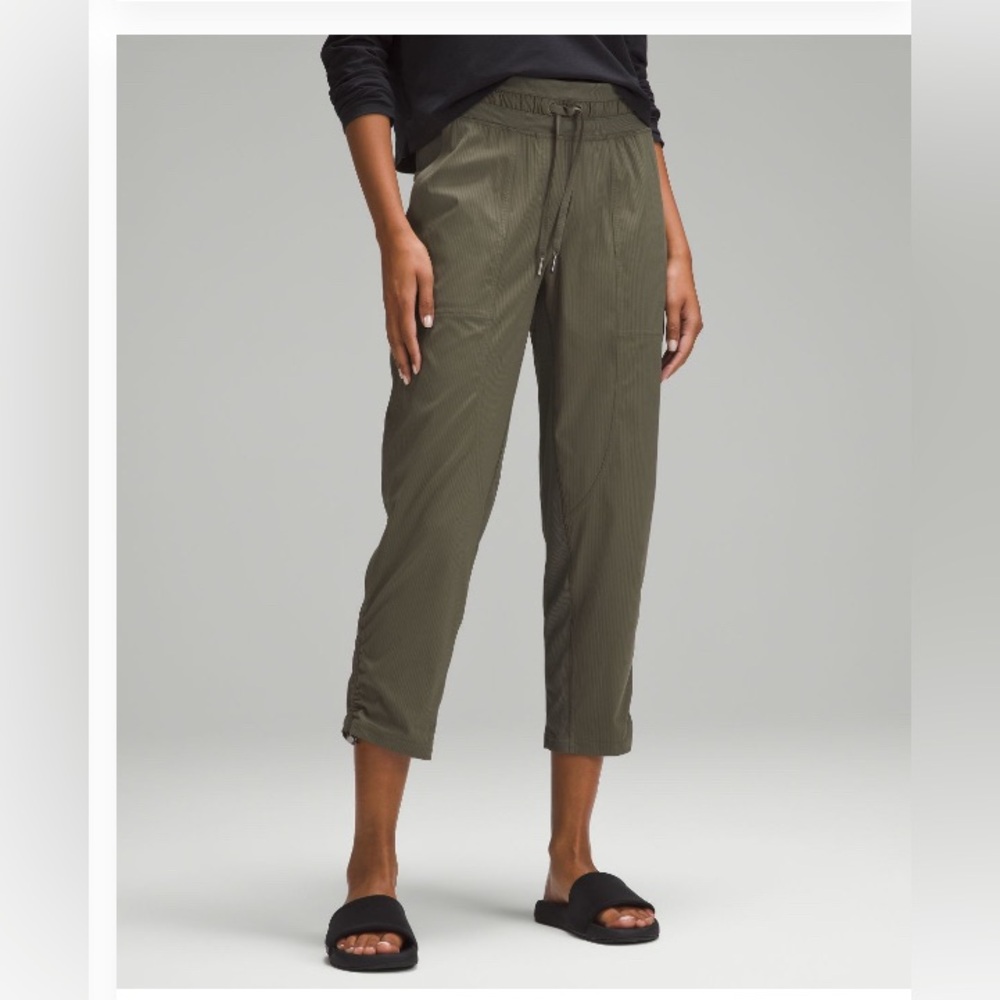 lululemon Dance Studio Mid Rise Crop in Army Green Size 0